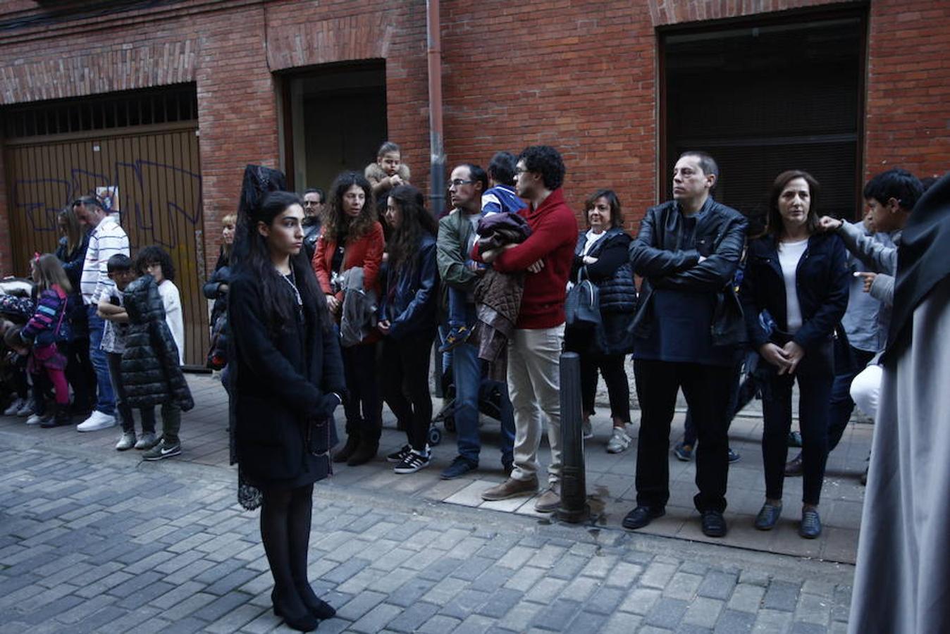 Las calles se abarrotaron de público para seguir la Procesión de las Cinco LLagas