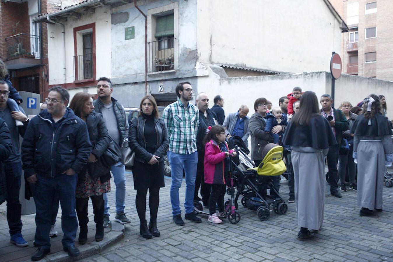 Las calles se abarrotaron de público para seguir la Procesión de las Cinco LLagas
