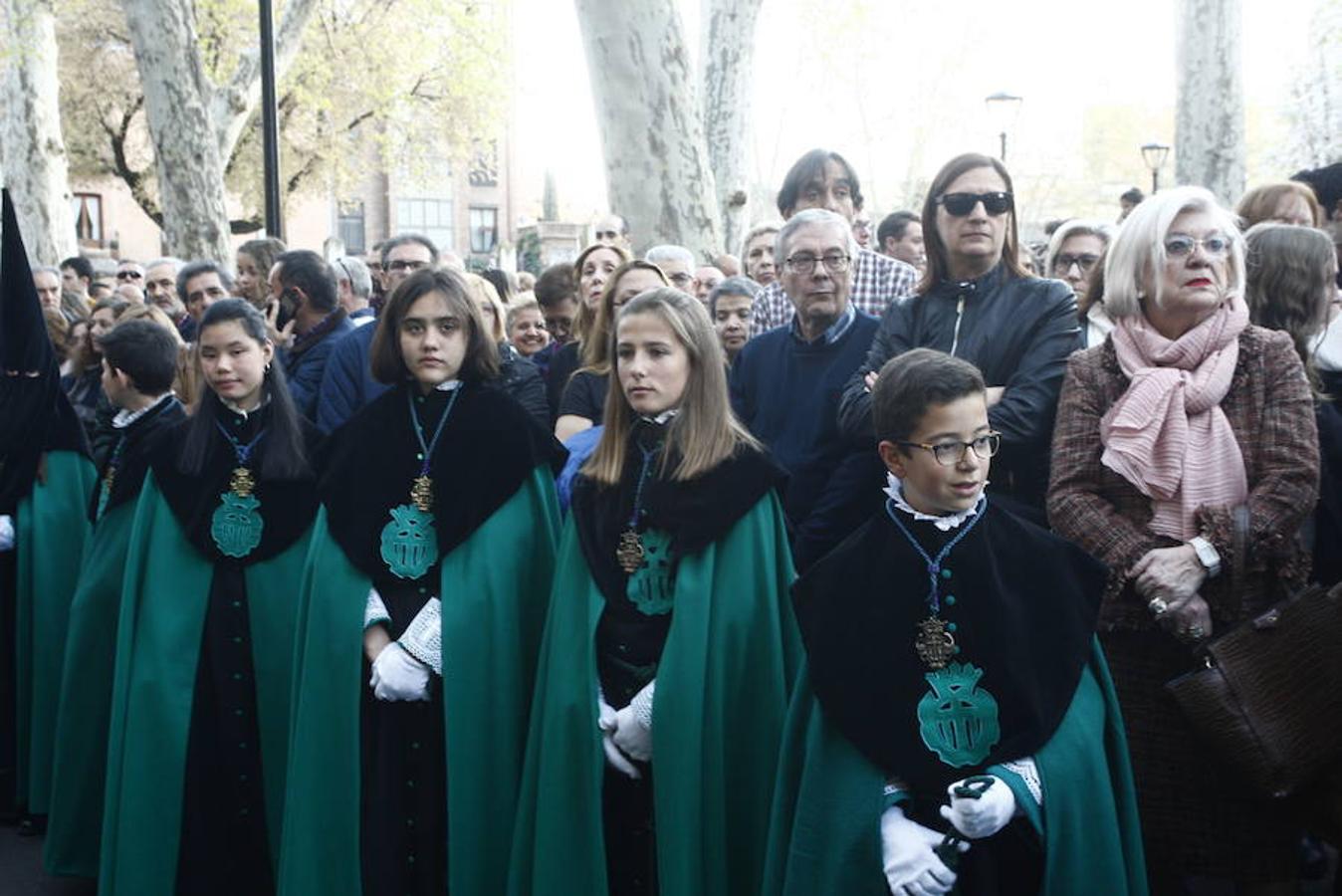 Las calles se abarrotaron de público para seguir la Procesión de las Cinco LLagas