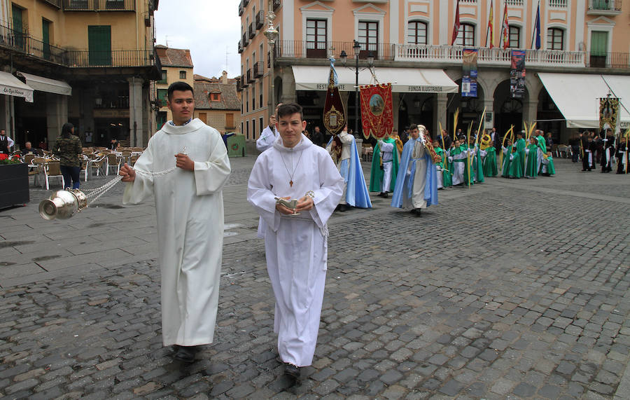 Fotos: Domingo de Ramos. Bendición de las palmas en San Miguel
