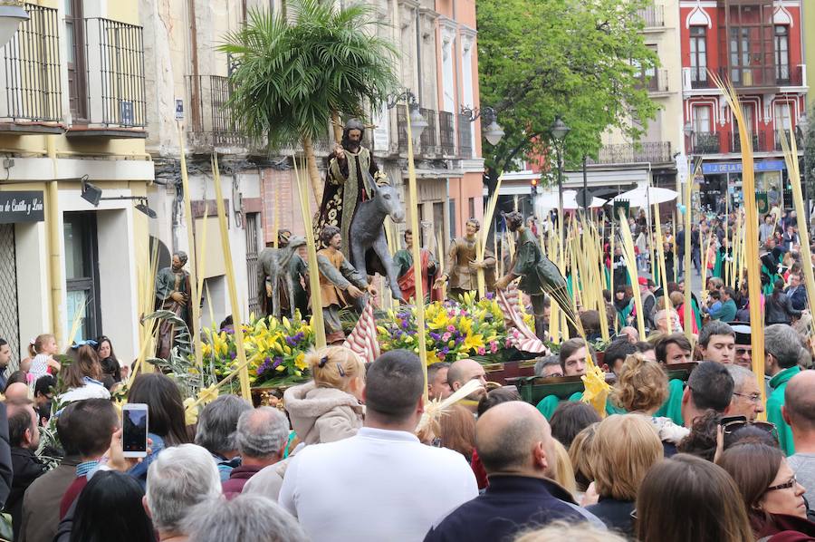 Fotos: Procesión de Las Palmas en Valladolid