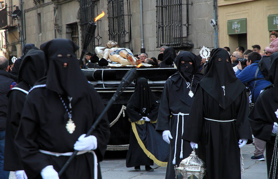 Fotos: Procesión del Cristo Yacente de Gregorio Fernández en Segovia
