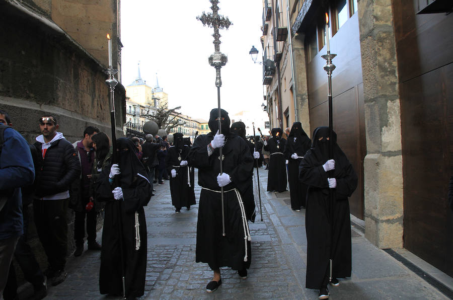 Fotos: Procesión del Cristo Yacente de Gregorio Fernández en Segovia