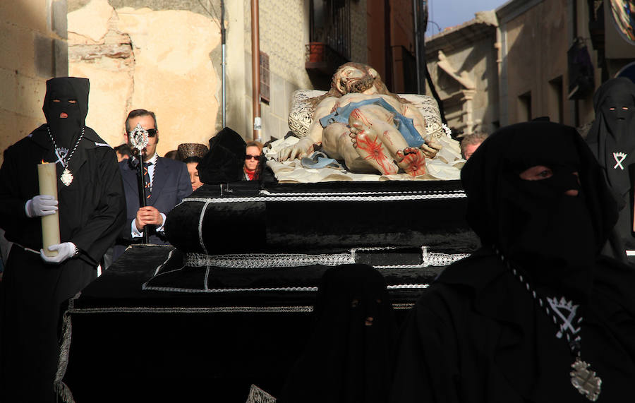 Fotos: Procesión del Cristo Yacente de Gregorio Fernández en Segovia