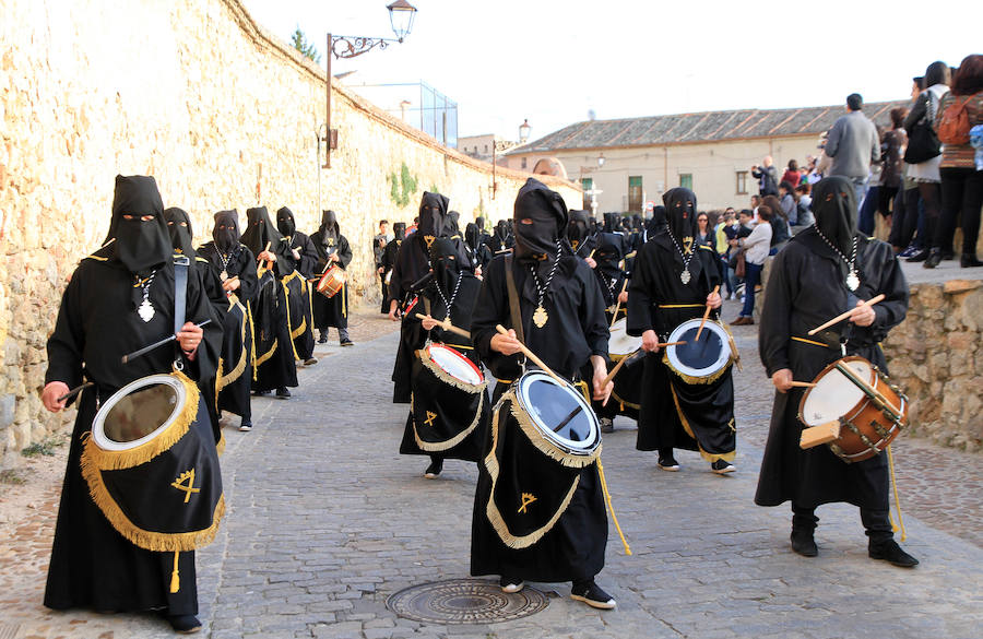 Fotos: Procesión del Cristo Yacente de Gregorio Fernández en Segovia