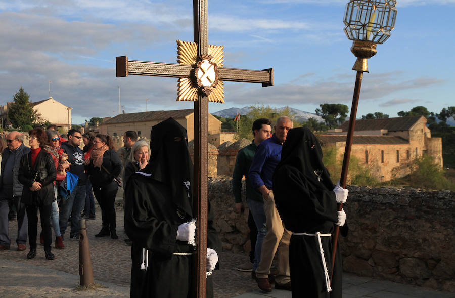Fotos: Procesión del Cristo Yacente de Gregorio Fernández en Segovia