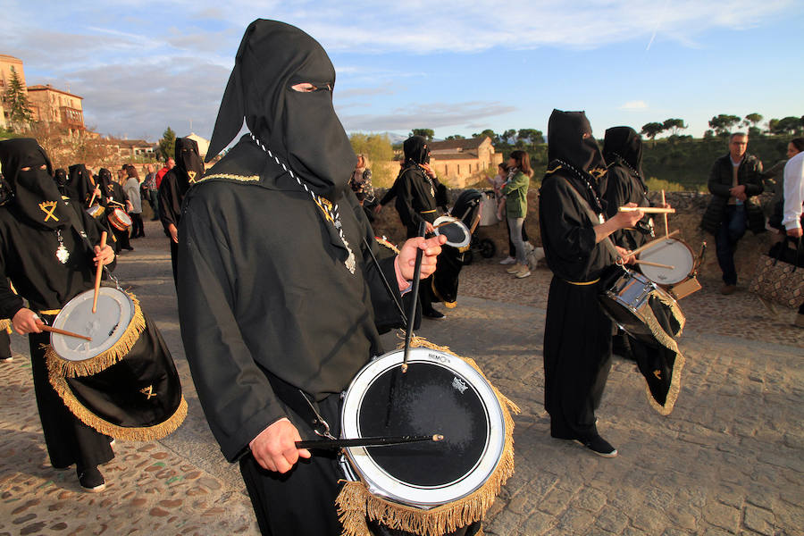Fotos: Procesión del Cristo Yacente de Gregorio Fernández en Segovia