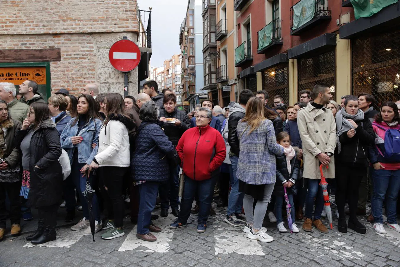 Fotos: Público en la procesión del Santísimo Rosario del Dolor de Valladolid (1/2)