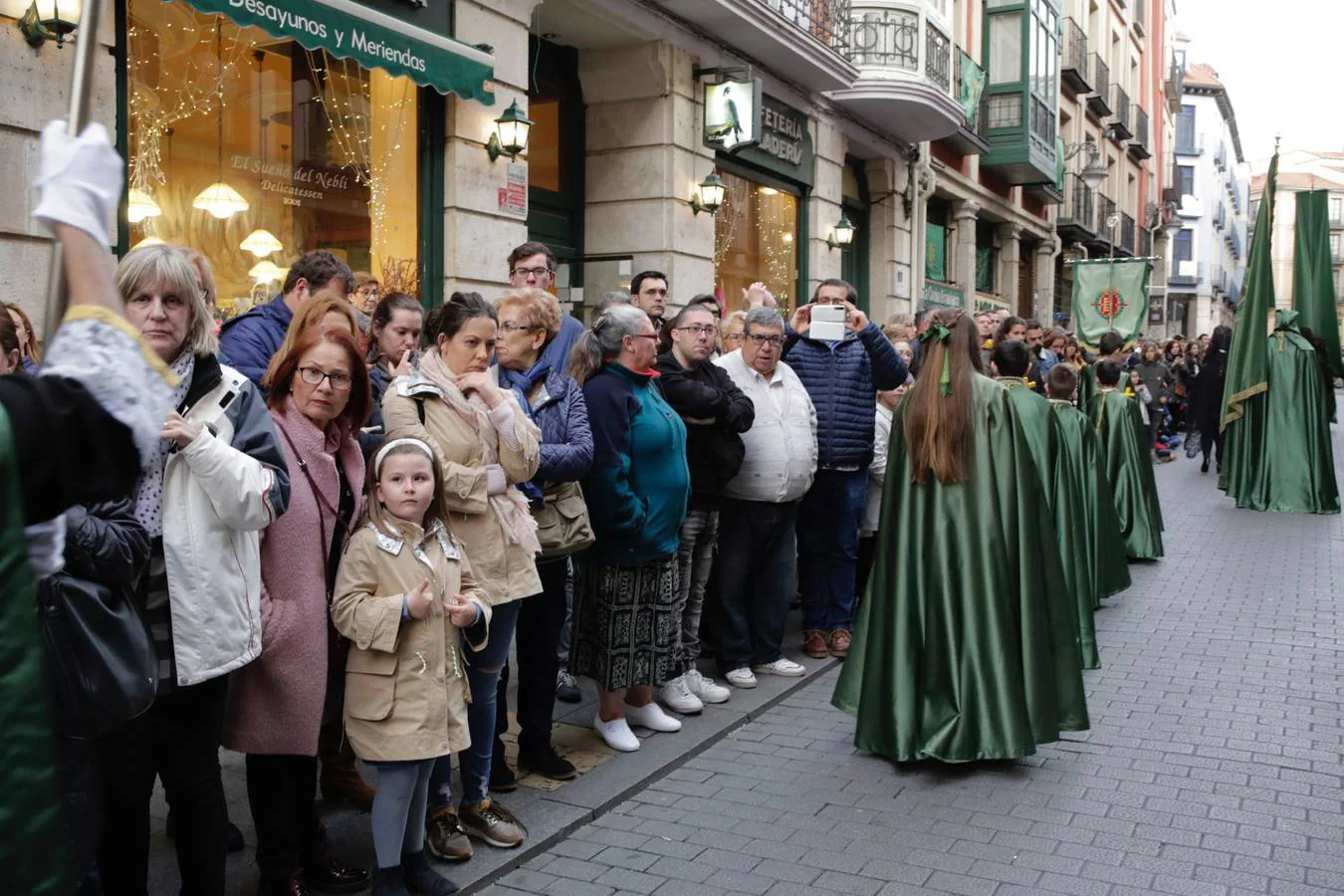 Fotos: Público en la procesión del Santísimo Rosario del Dolor de Valladolid (1/2)