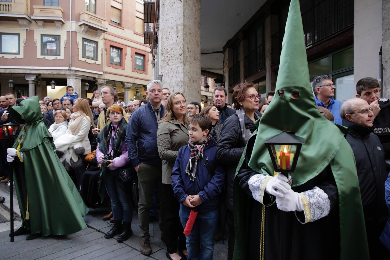 Fotos: Público en la procesión del Santísimo Rosario del Dolor de Valladolid (1/2)