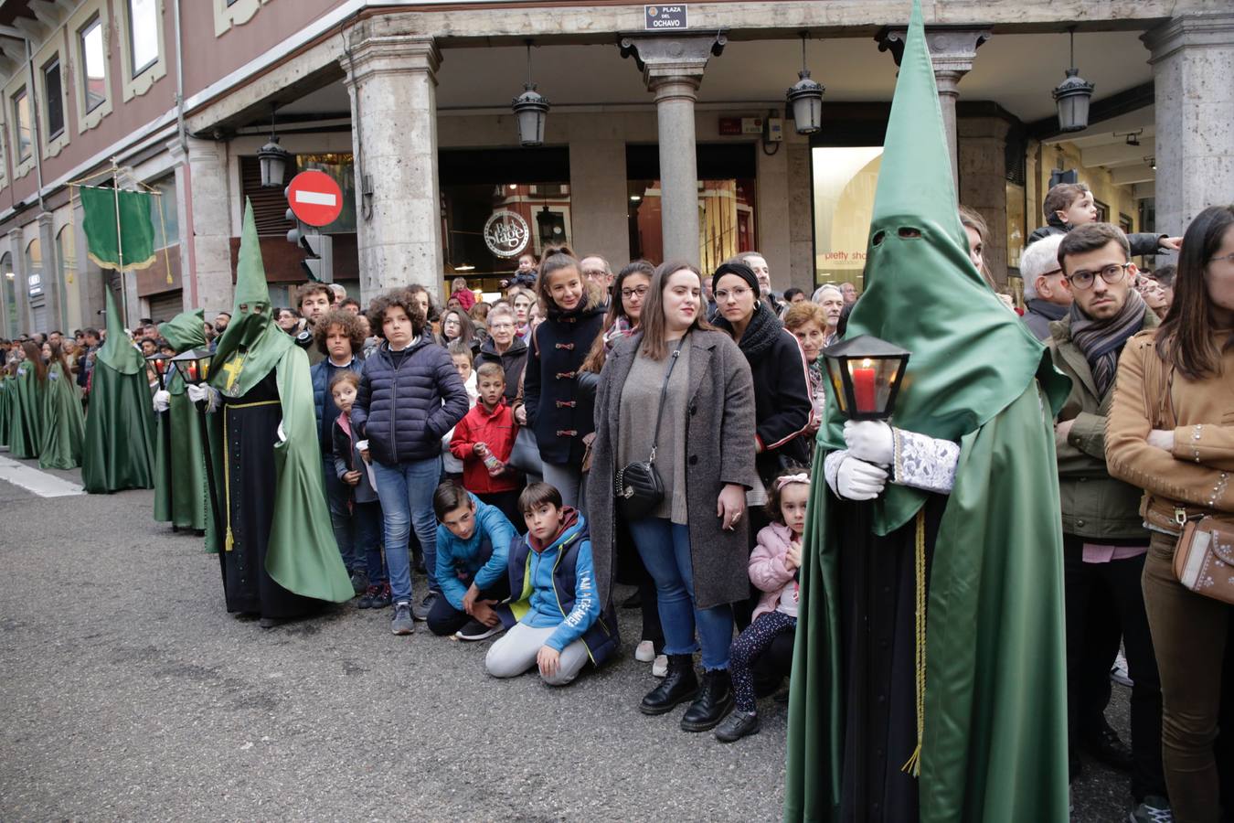 Fotos: Público en la procesión del Santísimo Rosario del Dolor de Valladolid (2/2)