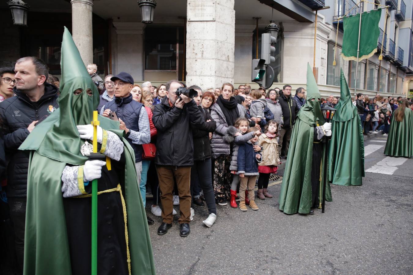 Fotos: Público en la procesión del Santísimo Rosario del Dolor de Valladolid (2/2)