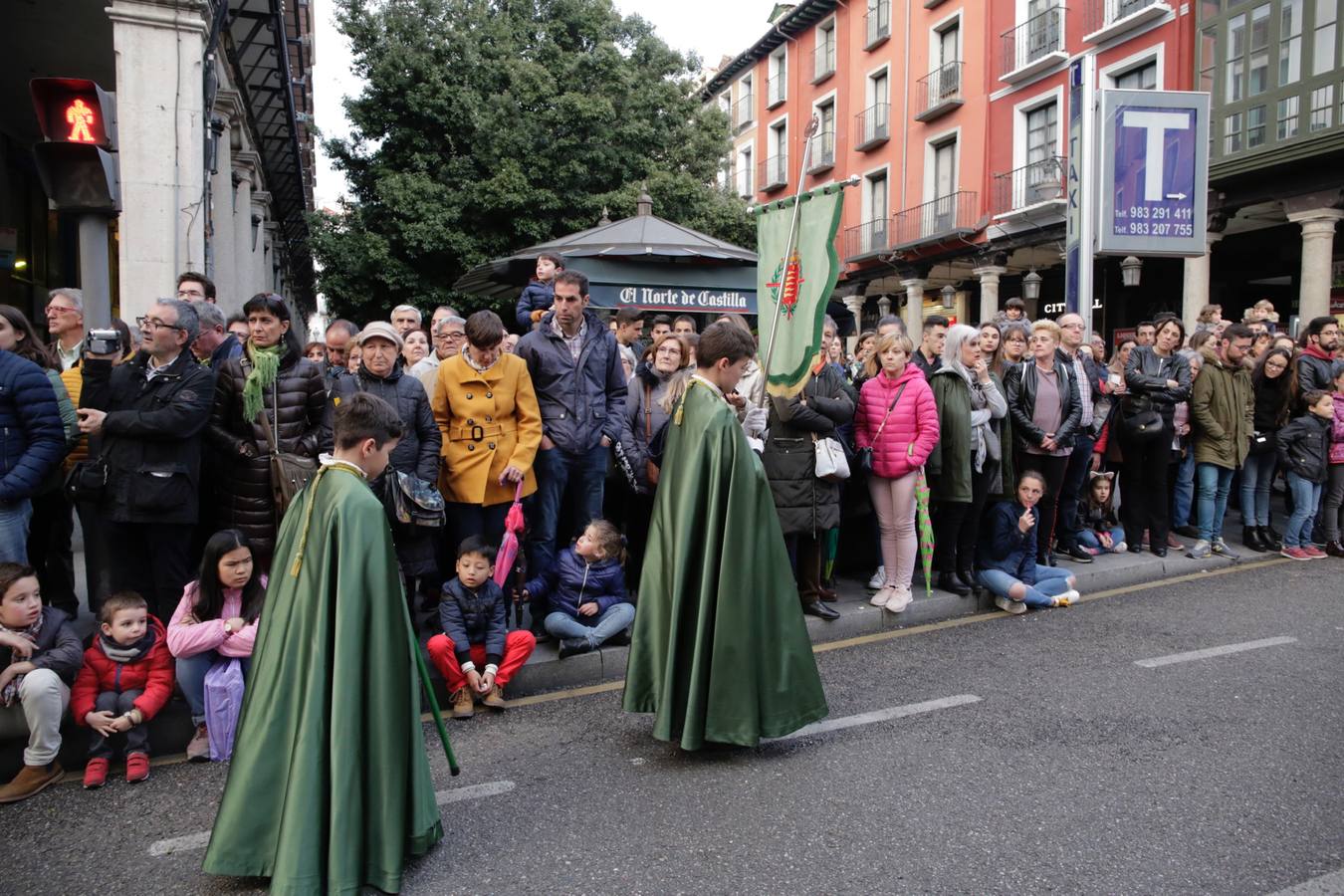 Fotos: Público en la procesión del Santísimo Rosario del Dolor de Valladolid (2/2)