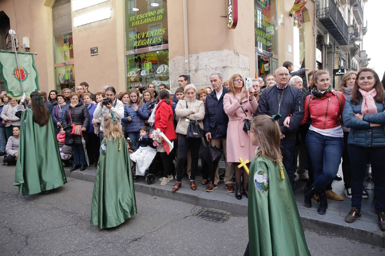 Fotos: Público en la procesión del Santísimo Rosario del Dolor de Valladolid (2/2)