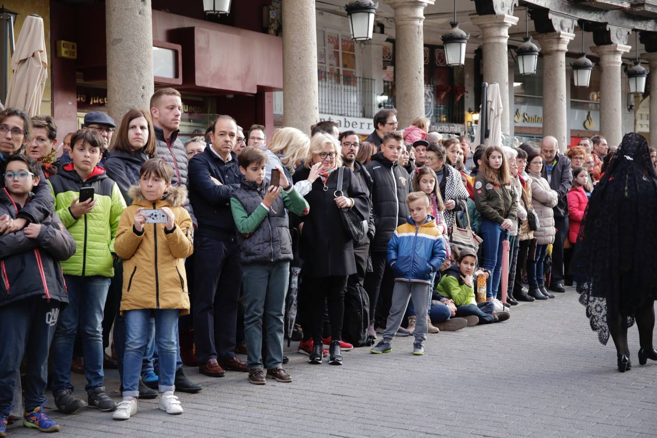 Fotos: Público en la procesión del Santísimo Rosario del Dolor de Valladolid (2/2)