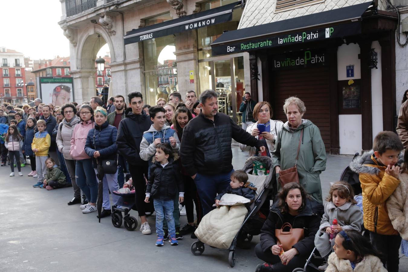 Fotos: Público en la procesión del Santísimo Rosario del Dolor de Valladolid (2/2)