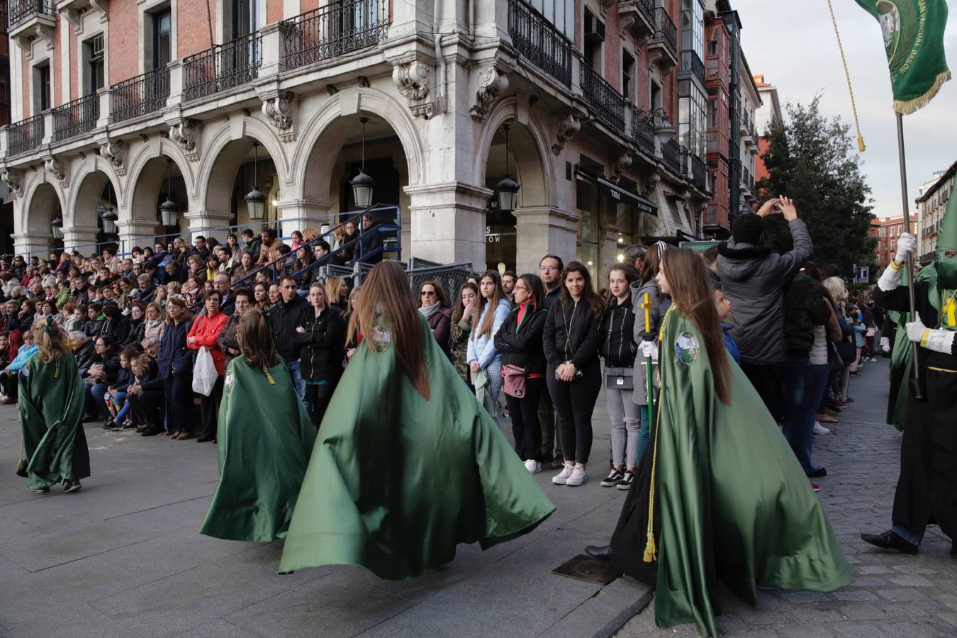 Fotos: Público en la procesión del Santísimo Rosario del Dolor de Valladolid (2/2)