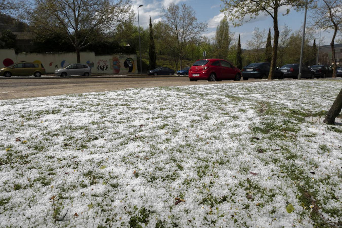 Imágenes de la tormenta de agua y granizado que ha descargado durante veinticinco minutos sobre Valladolid.