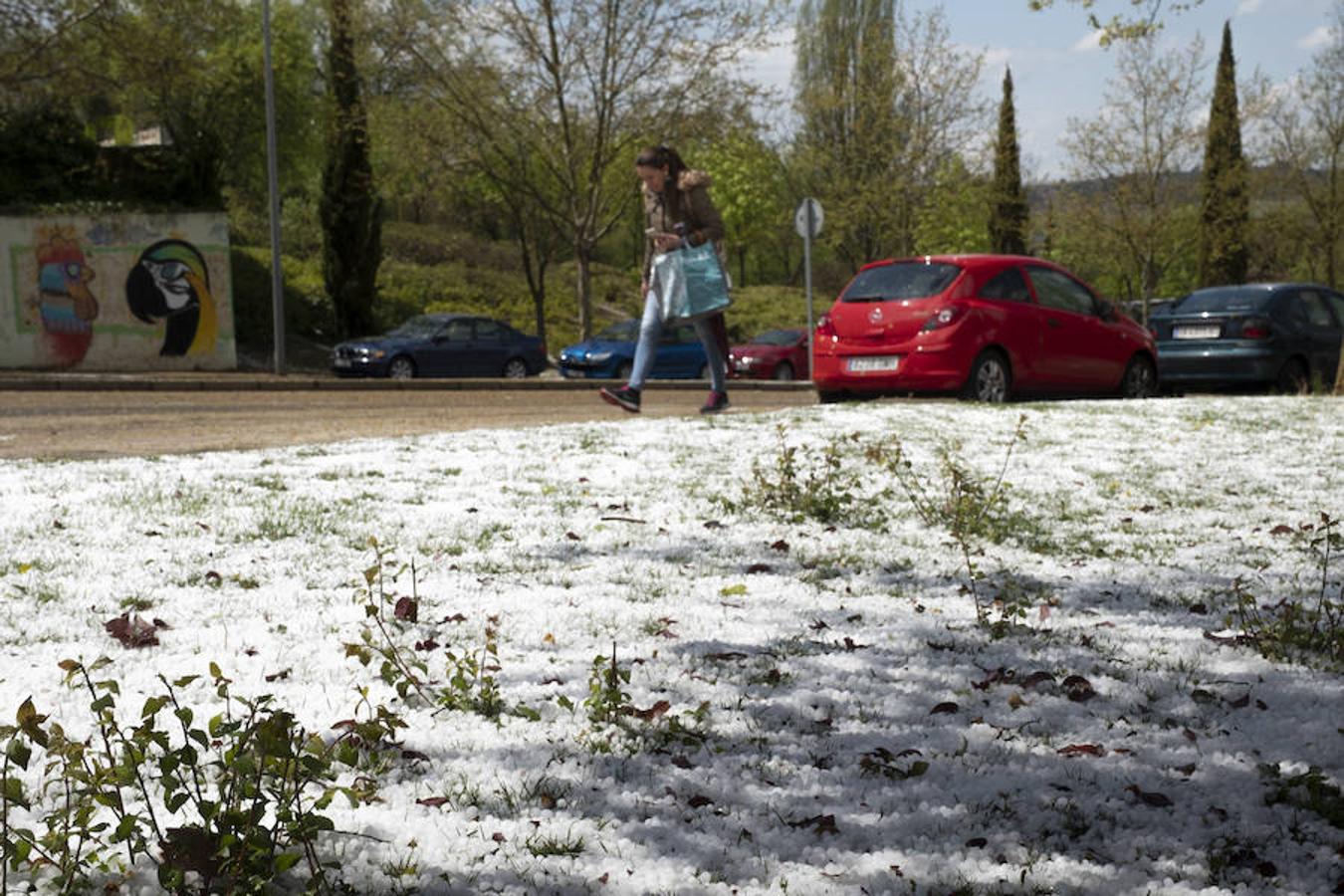 Imágenes de la tormenta de agua y granizado que ha descargado durante veinticinco minutos sobre Valladolid.