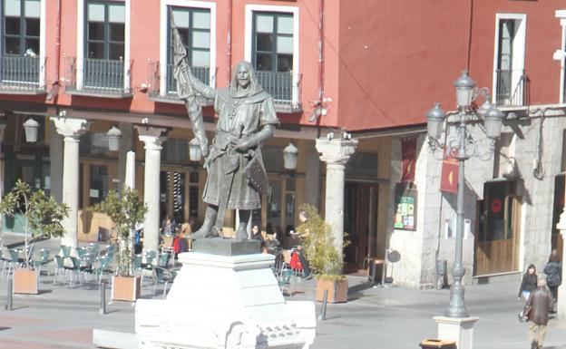 Estatua del Conde Ansúrez en la Plaza Mayor de Valladolid. 