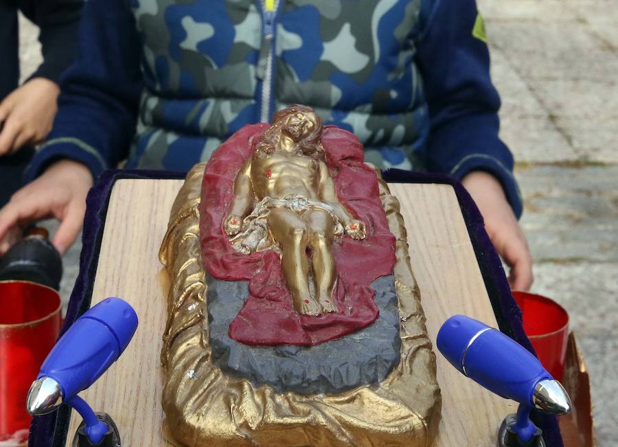 Fotos: Via crucis de los niños en el barrio de San José