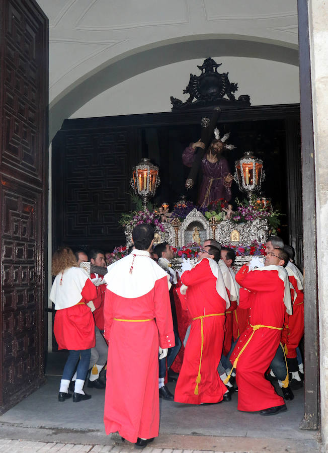 Comitiva de la Cofradía del Despojado en la procesión del Encuentro