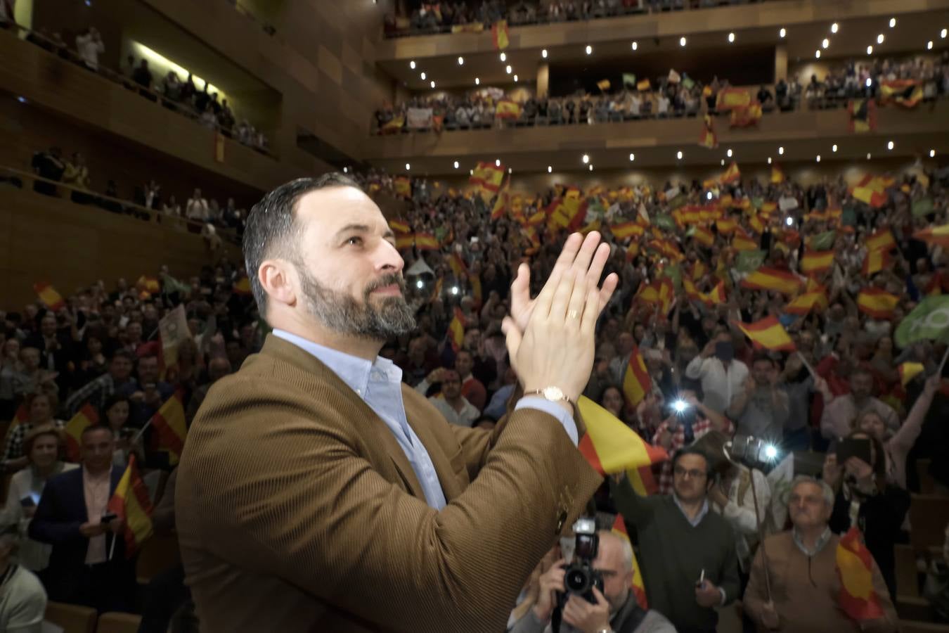 Cuatro mil personas asisten al acto de Santiago Abascal en el Centro Cultural Miguel Delibes