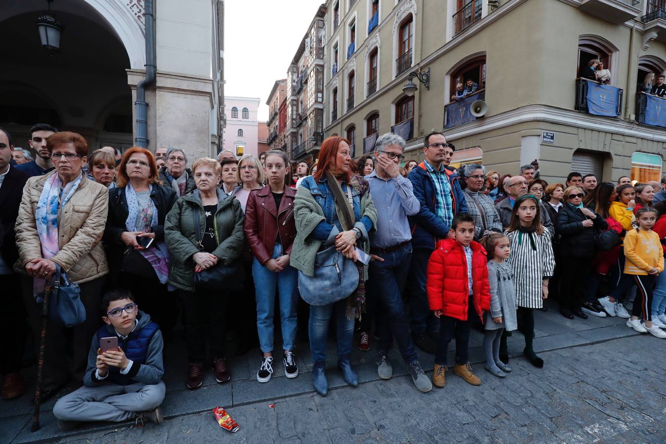 Fotos: Público en la procesión del Encuentro del Martes Santo en Valladolid (1/2)