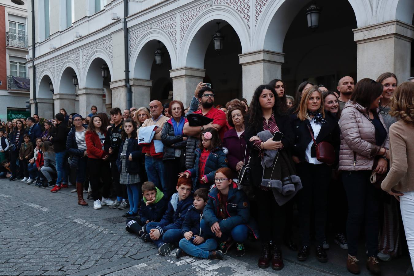 Fotos: Público en la procesión del Encuentro del Martes Santo en Valladolid (1/2)