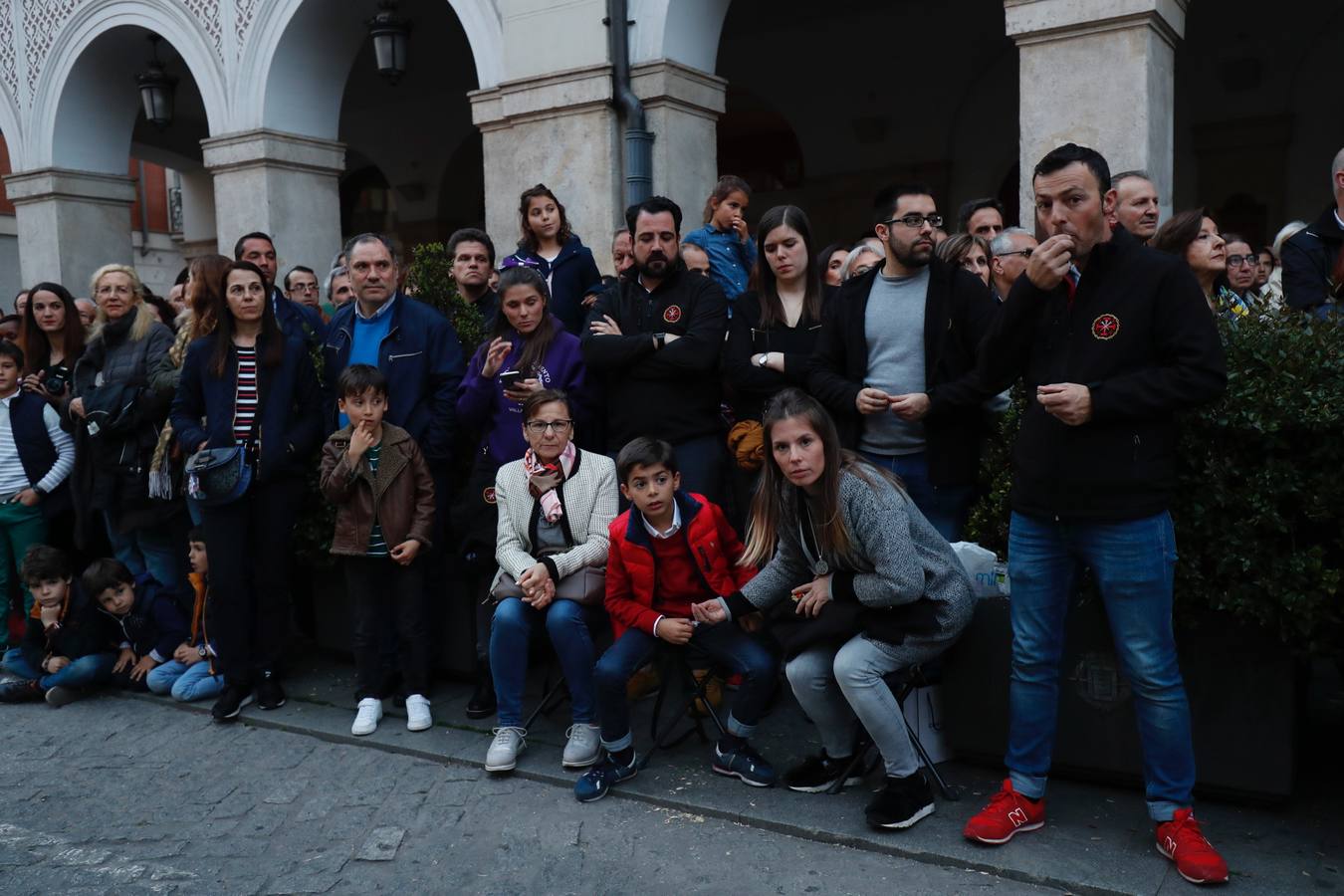 Fotos: Público en la procesión del Encuentro del Martes Santo en Valladolid (1/2)