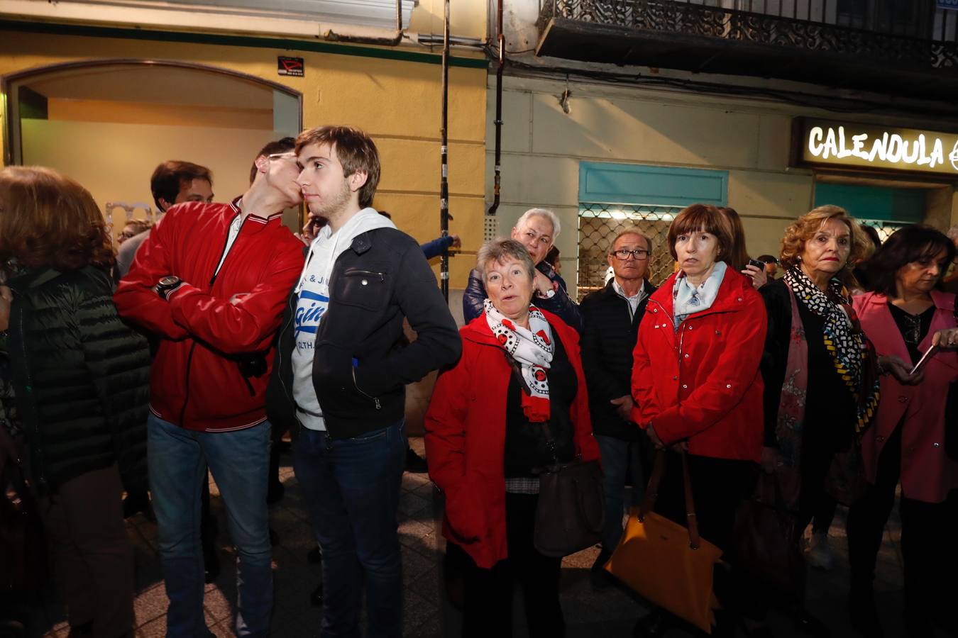 Fotos: Público en la procesión del Encuentro del Martes Santo en Valladolid (2/2)