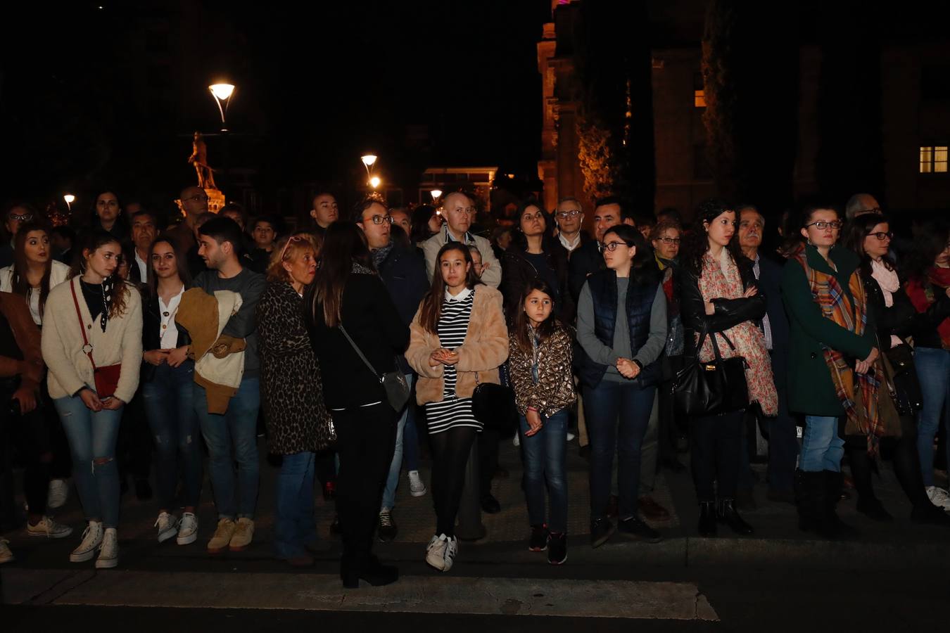 Fotos: Público en la procesión del Encuentro del Martes Santo en Valladolid (2/2)