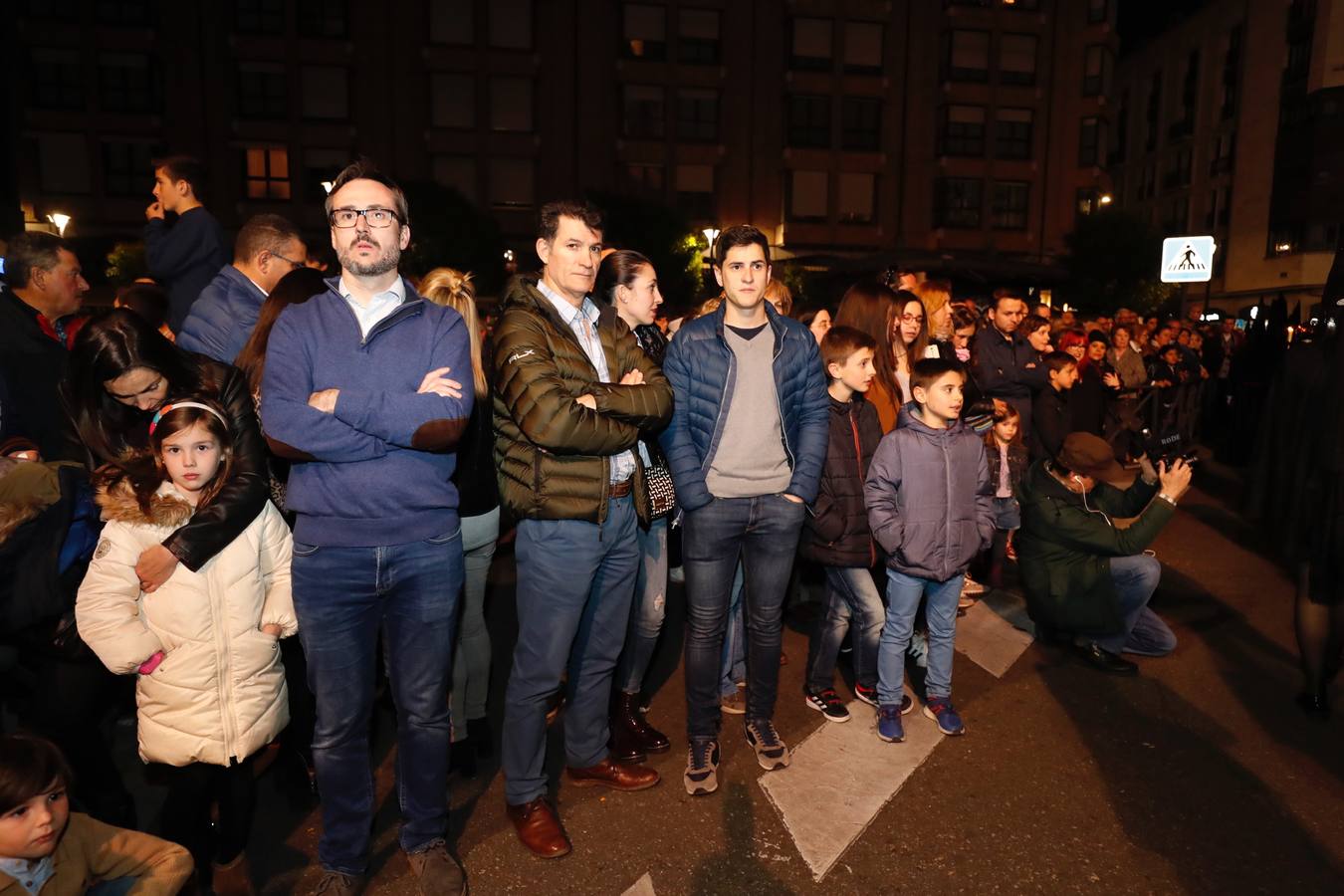 Fotos: Público en la procesión del Encuentro del Martes Santo en Valladolid (2/2)