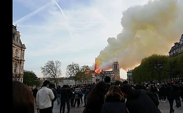Así vivió el incendio de Notre Dame una familia vallisoletana