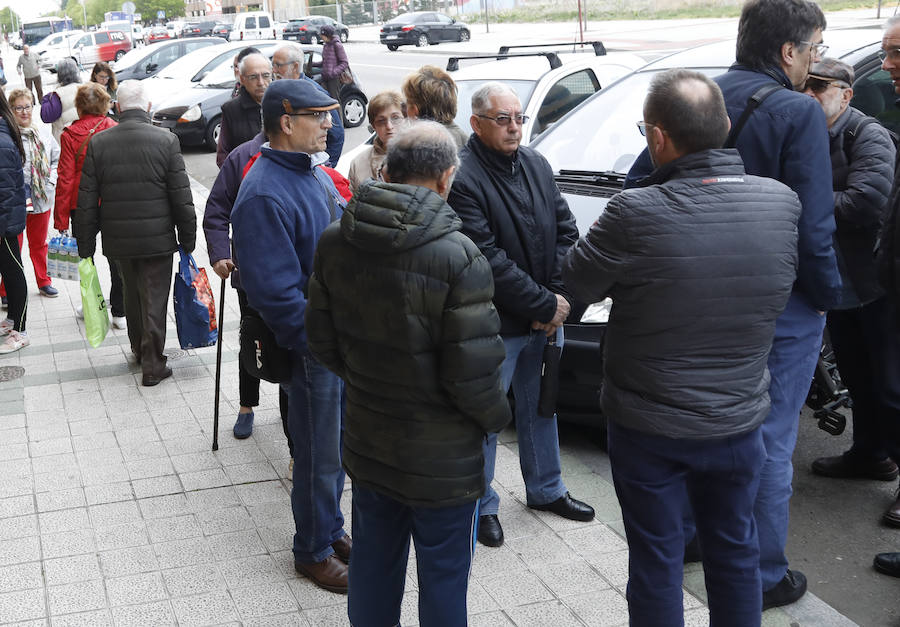 Fotos: Un matrimonio con dos bebés es desahuciado en Palencia