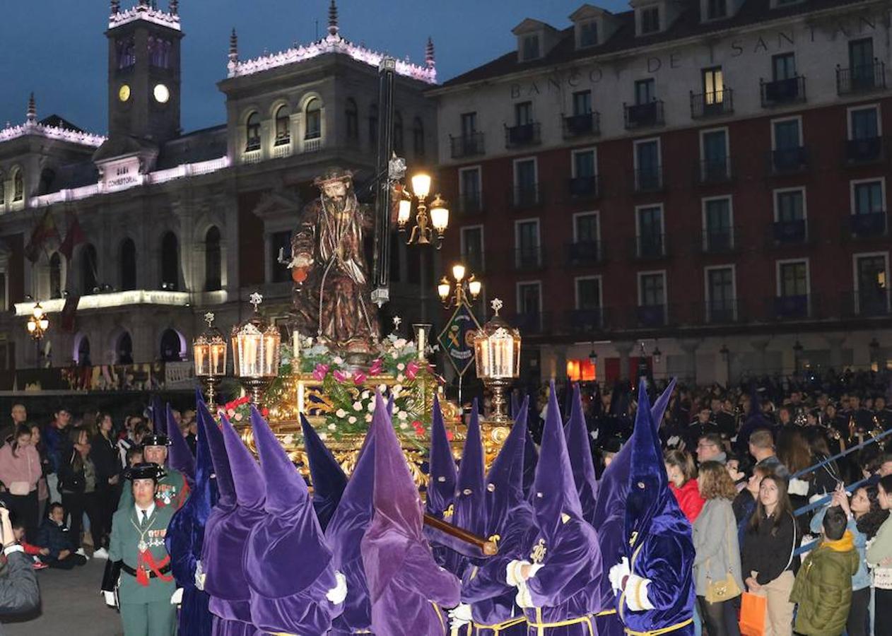 Salida del Vía Crucis Procesional por las calles de Valladolid