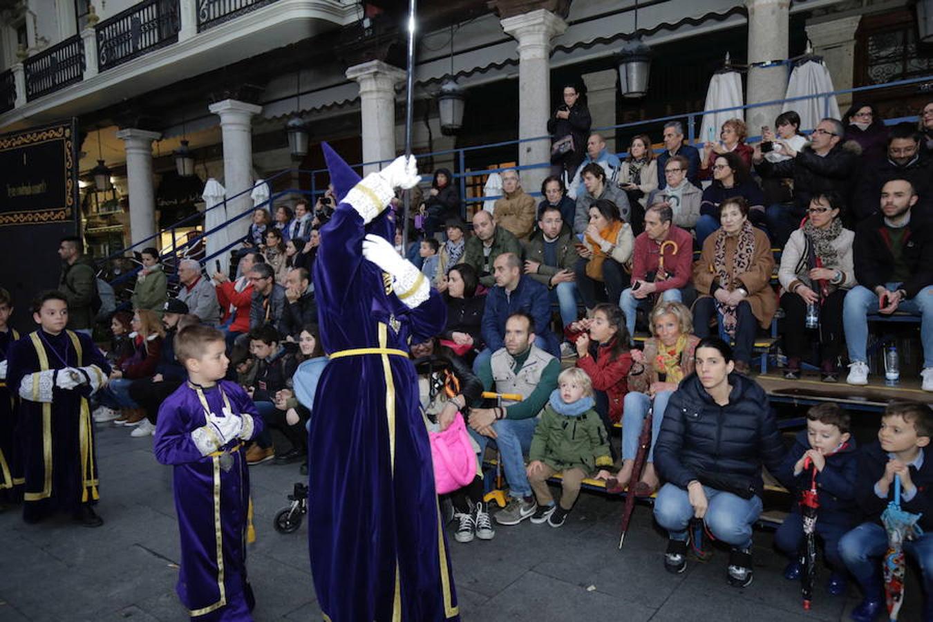 Público en el Vía Crucis procesional de Valladolid