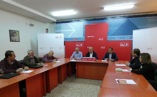 Reunión del PSOE de Ávila con representantes de las asociaciones agrarias UPA, Asaja y UCCL.