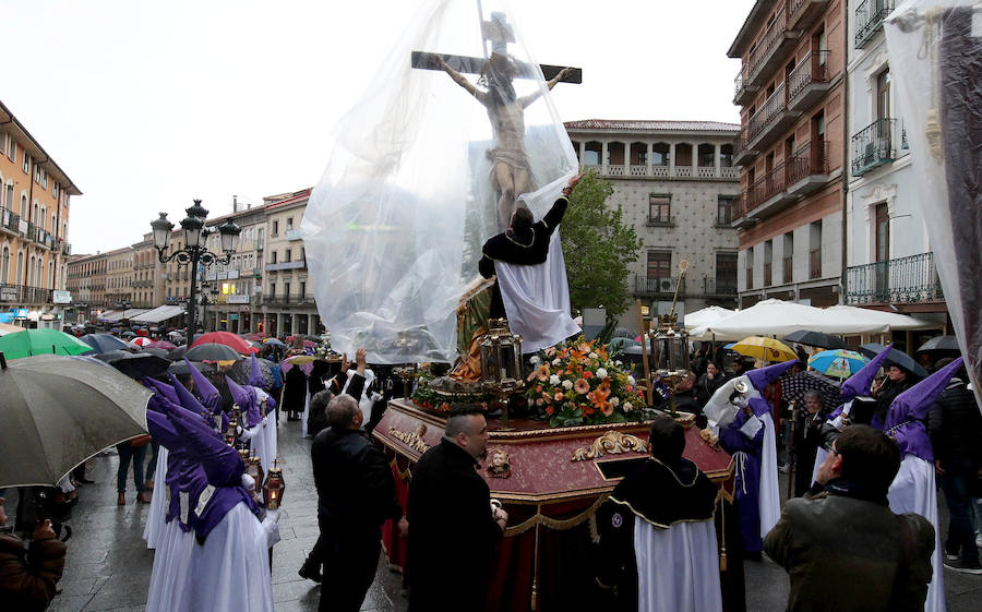 Fotos: Procesiones de Jueves Santo pasadas por agua