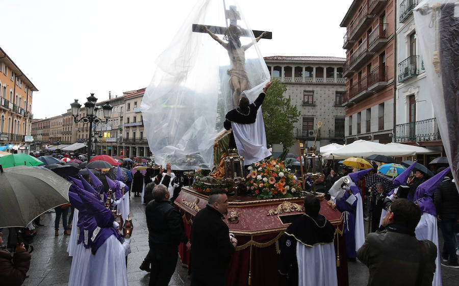 Fotos: Procesiones de Jueves Santo pasadas por agua