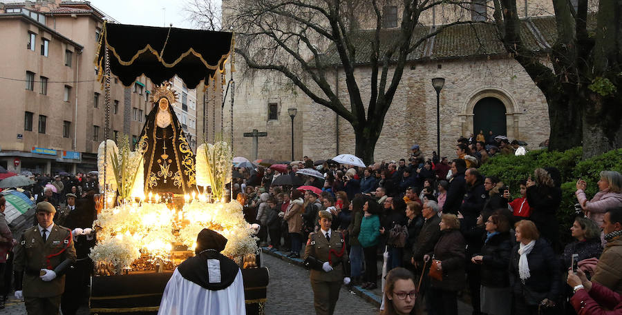 Fotos: Procesiones de Jueves Santo pasadas por agua