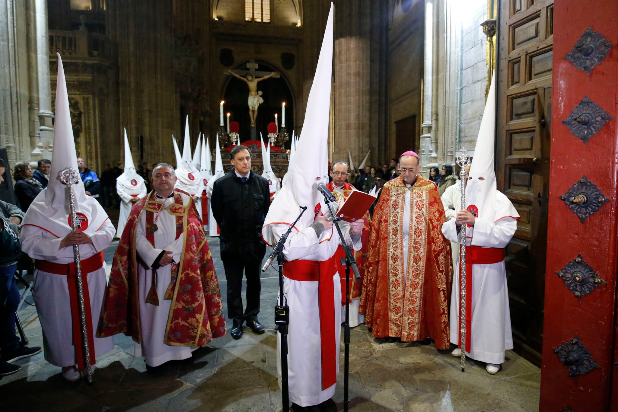 Fotos: El Yacente no pudo salir de la Catedral de Salamanca