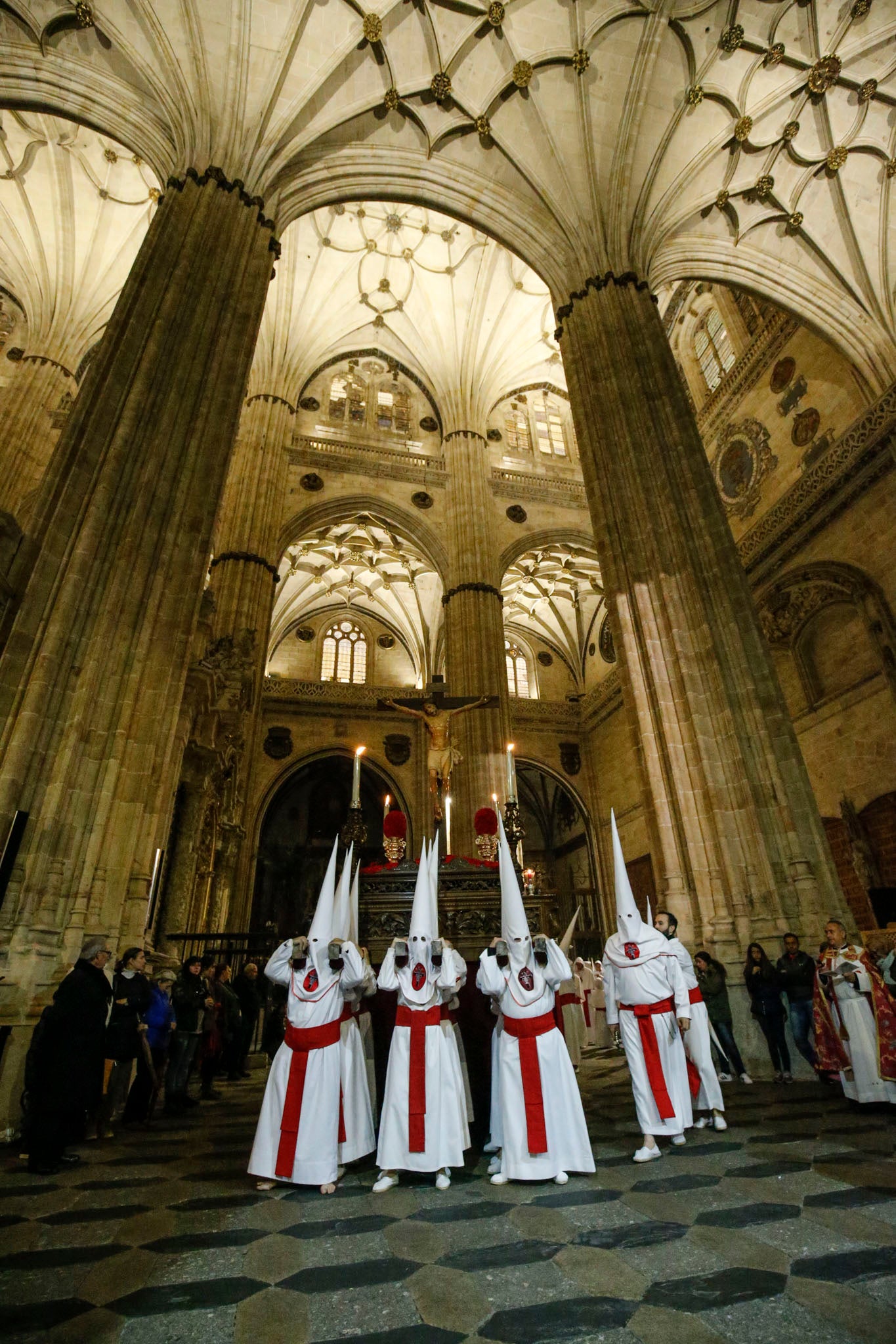 Fotos: El Yacente no pudo salir de la Catedral de Salamanca