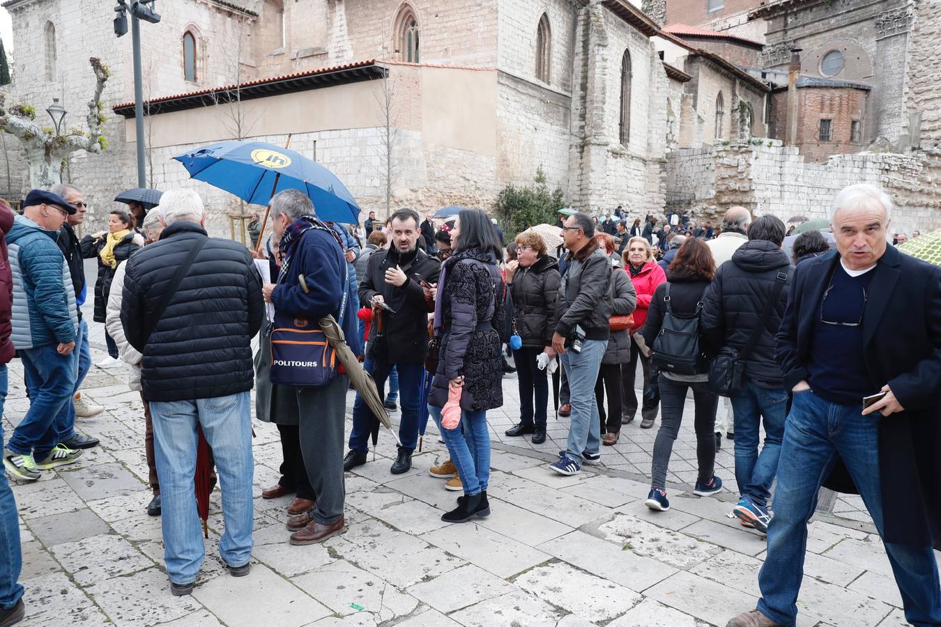 Fotos: La procesión de Penitencia y Caridad de Valladolid, suspendida por la lluvia