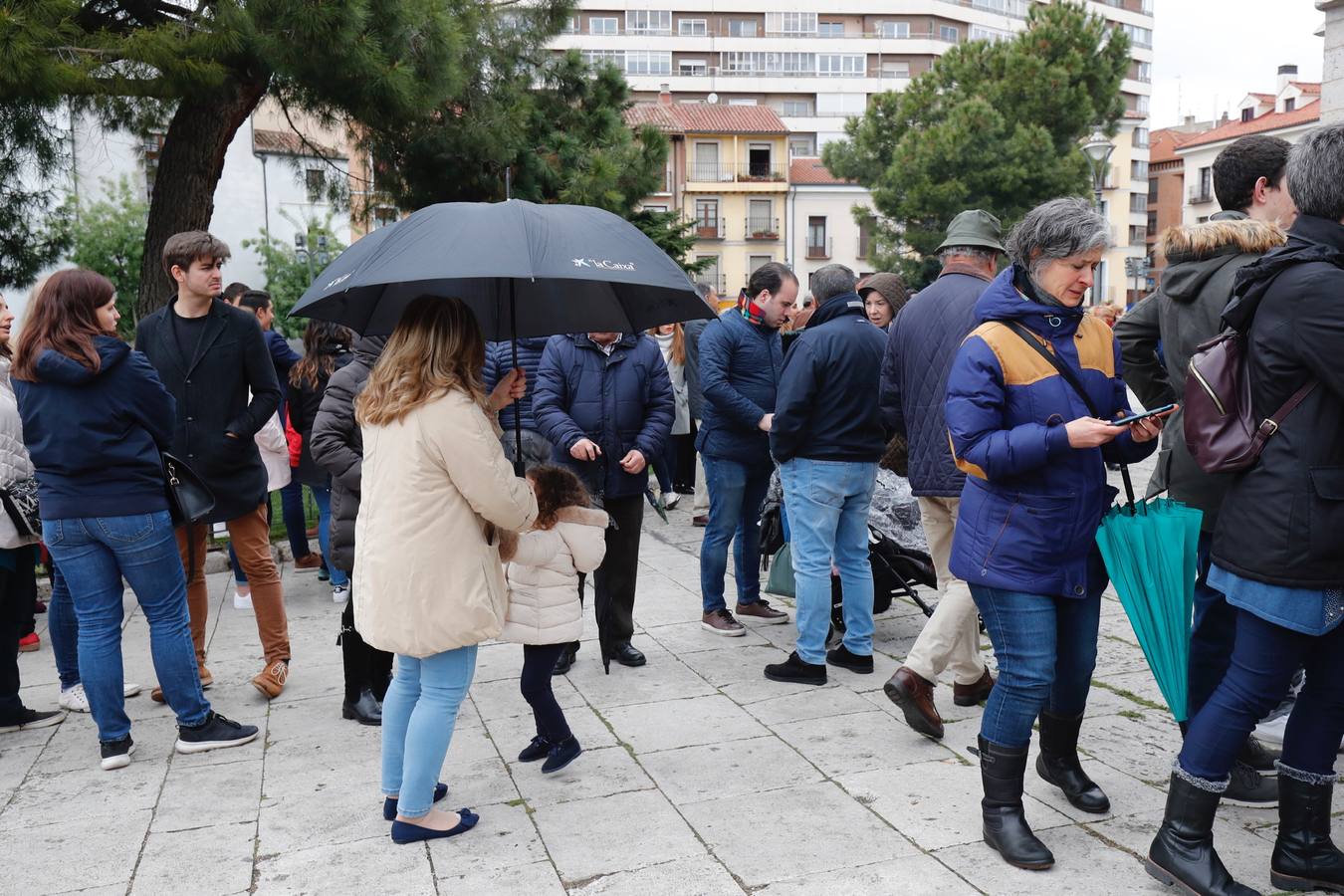 Fotos: La procesión de Penitencia y Caridad de Valladolid, suspendida por la lluvia