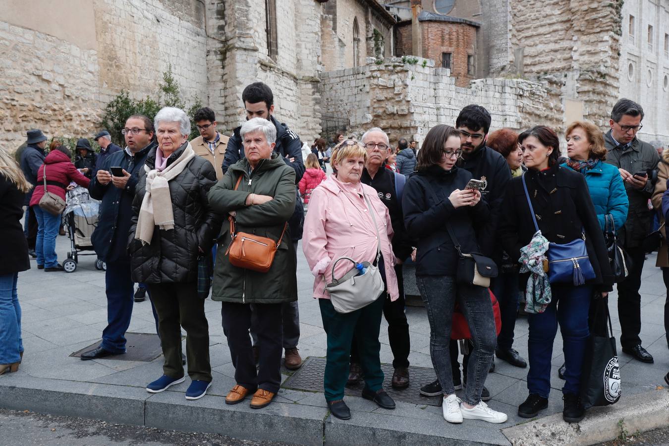 Fotos: La procesión de Penitencia y Caridad de Valladolid, suspendida por la lluvia