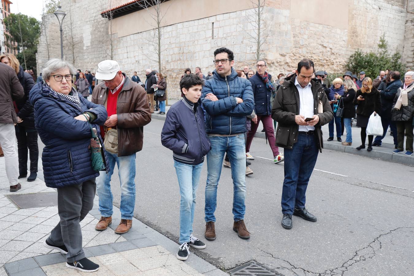 Fotos: La procesión de Penitencia y Caridad de Valladolid, suspendida por la lluvia