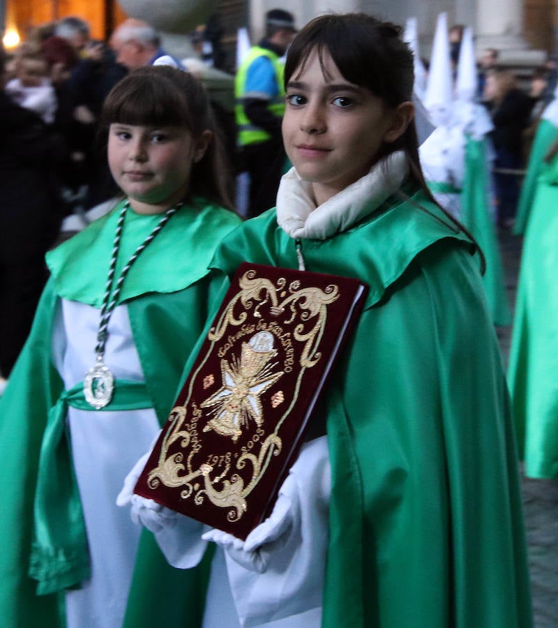 Fotos: Deslucida Procesión de los Pasos de Segovia por la ausencia de varias cofradías