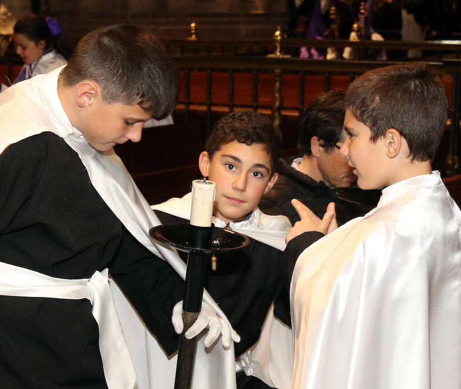 Fotos: Deslucida Procesión de los Pasos de Segovia por la ausencia de varias cofradías