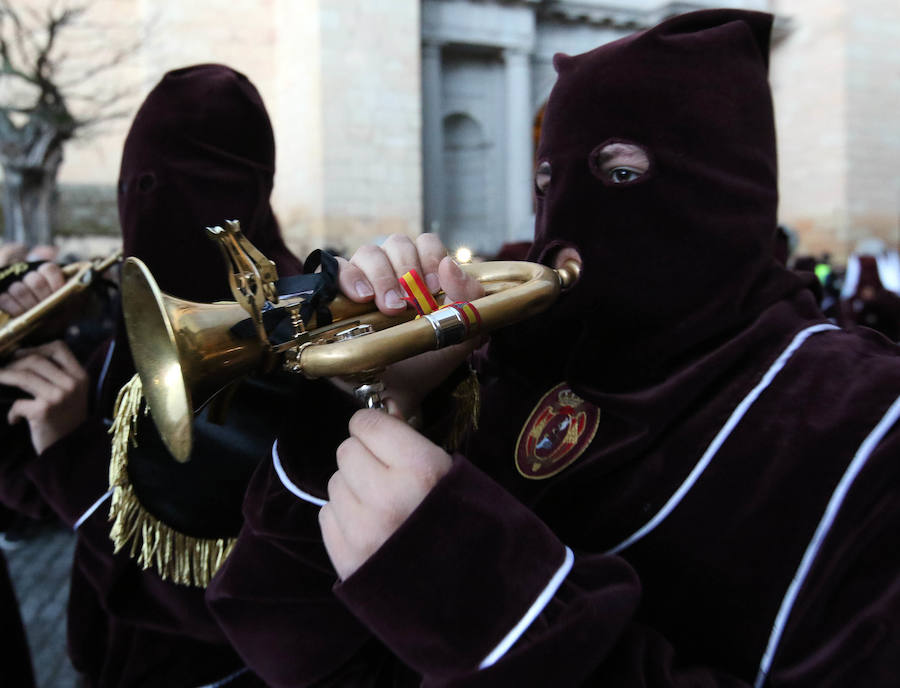Fotos: Deslucida Procesión de los Pasos de Segovia por la ausencia de varias cofradías